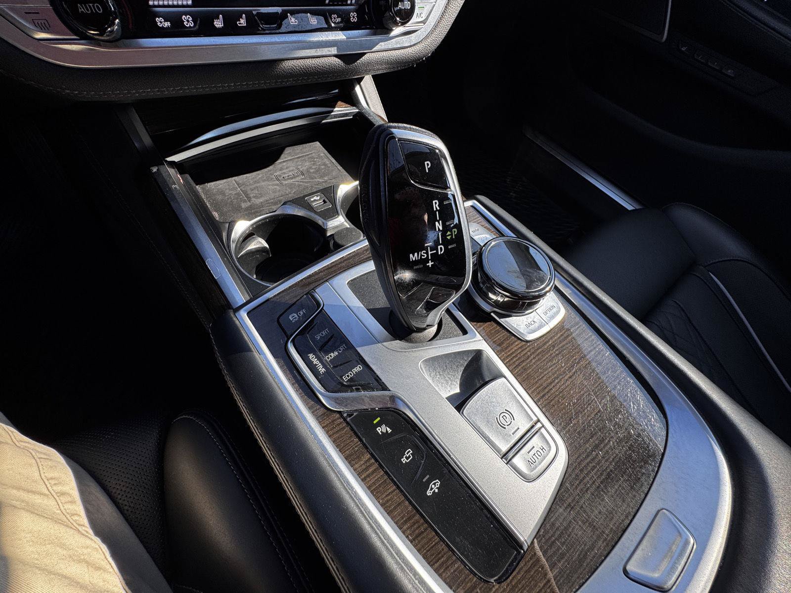 Used 2022 BMW 750i xDrive w/ Executive Package AWD/4WD image 40