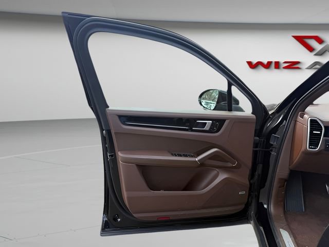 Used 2020 Porsche Cayenne S image 12