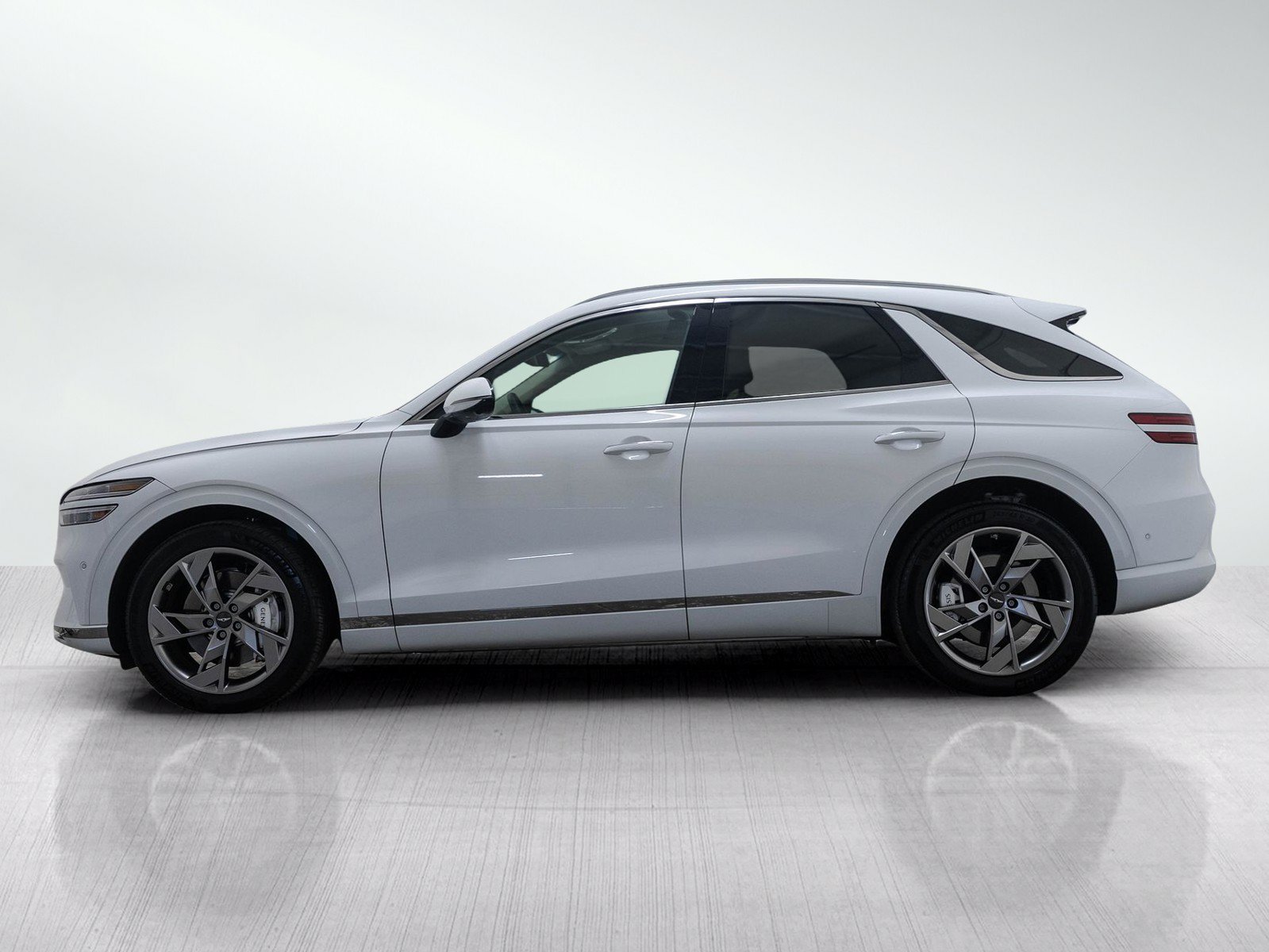 Used 2025 Genesis Electrified GV70 w/ Prestige Package AWD/4WD image 3