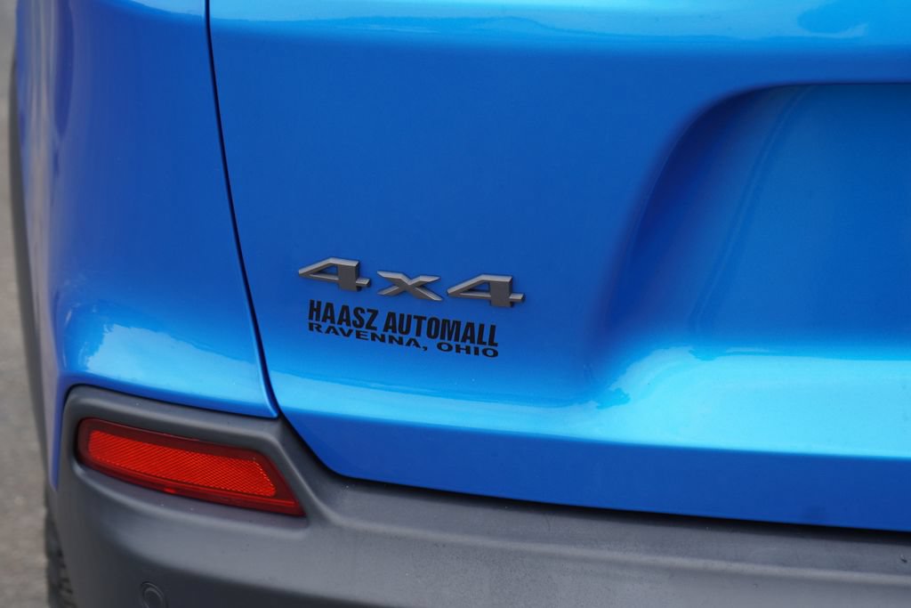 Used 2019 Jeep Cherokee Trailhawk AWD/4WD image 7