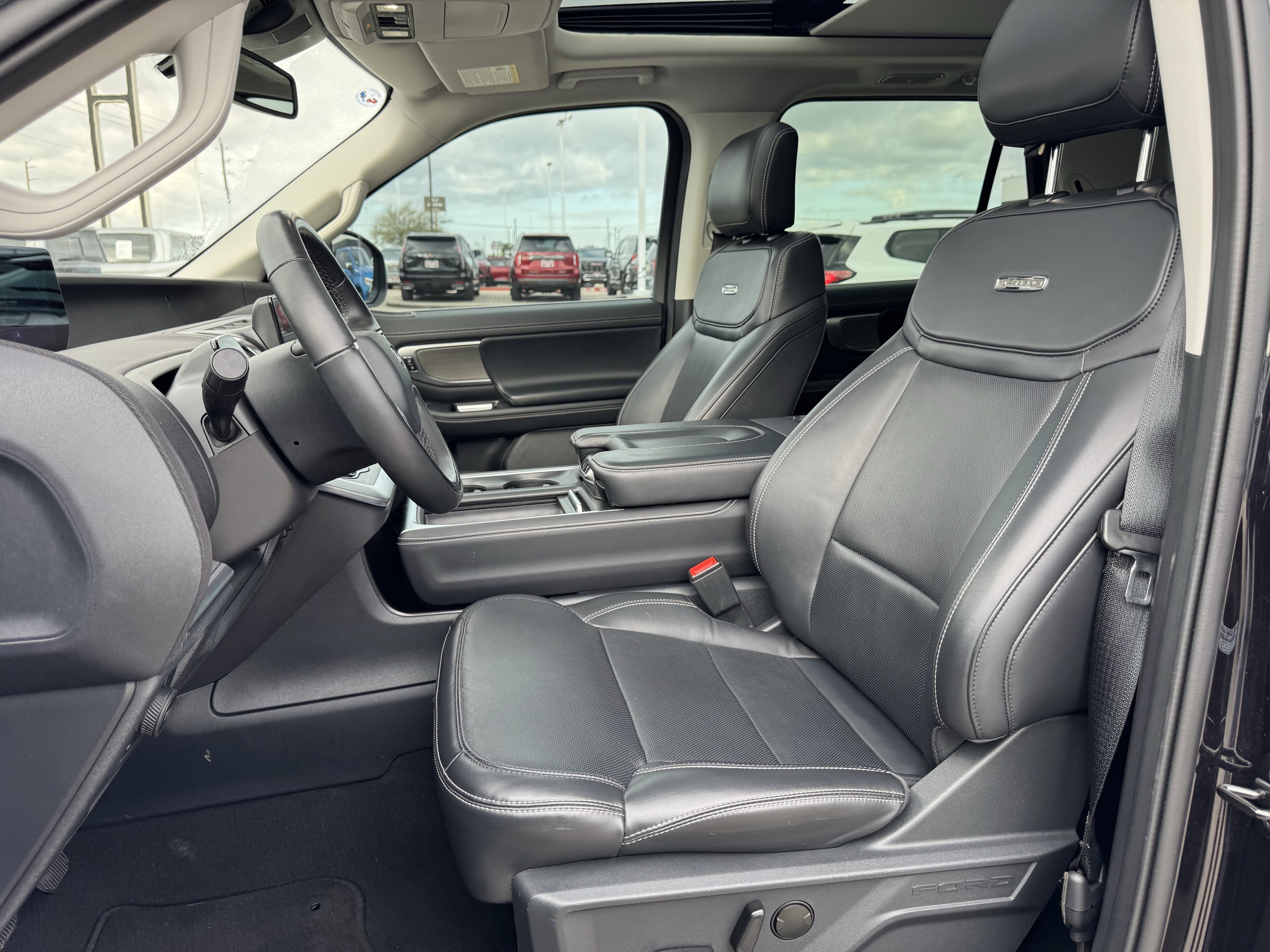 Used 2025 Ford Expedition Platinum AWD/4WD image 28