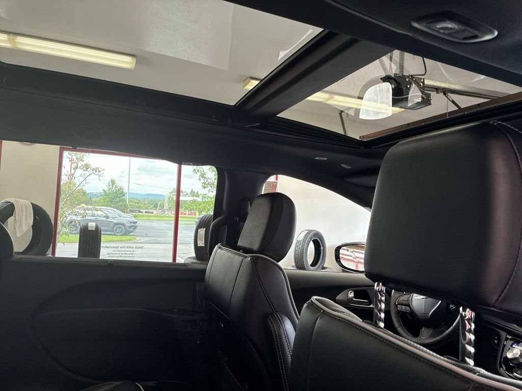 Used 2023 Chrysler Pacifica Limited w/ S Appearance Package FWD image 45