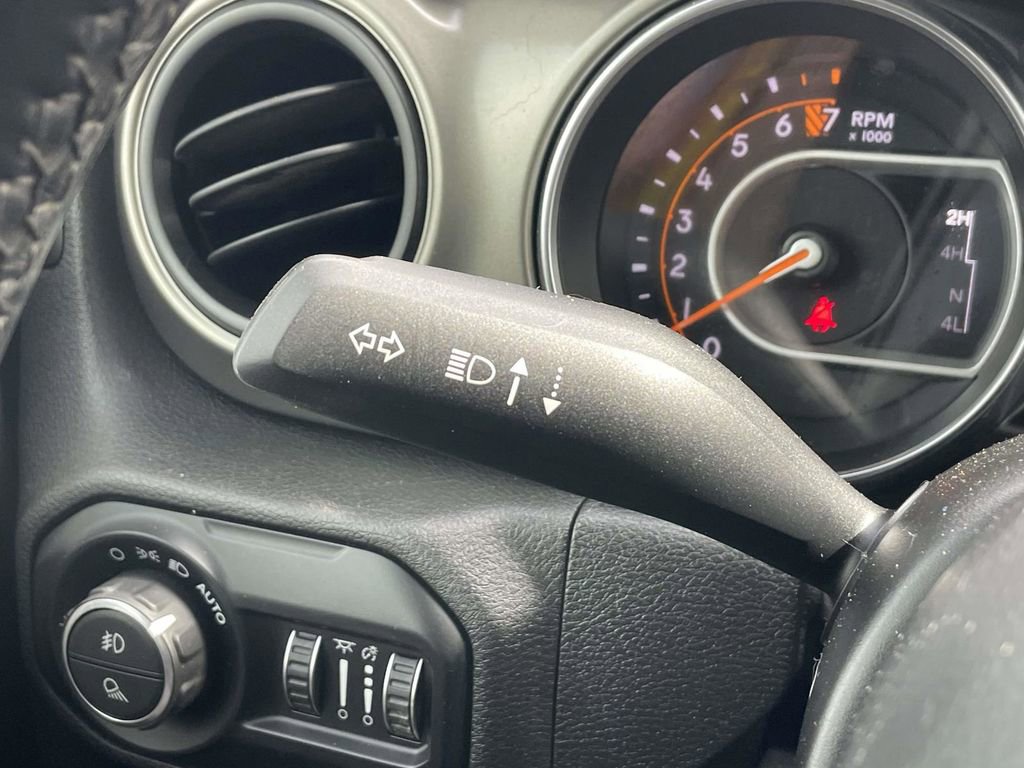 Used 2021 Jeep Gladiator Sport image 32