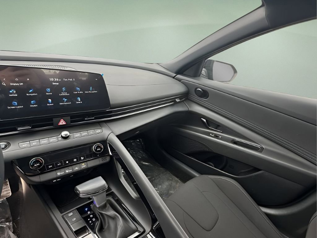 Used 2025 Hyundai Elantra SEL image 30