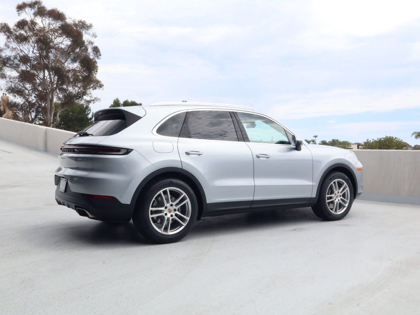 Certified 2025 Porsche Cayenne AWD/4WD image 8