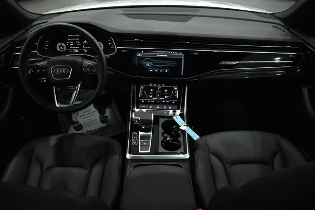 Used 2025 Audi Q8 Premium image 15