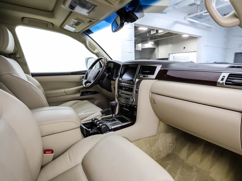 Used 2015 Lexus LX 570 4WD image 29