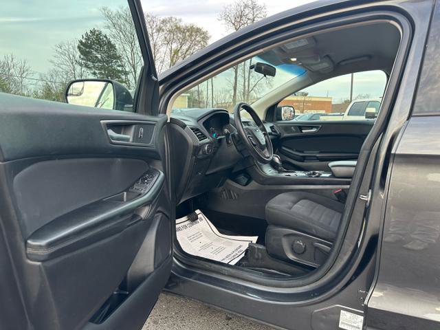 Used 2017 Ford Edge SE image 11