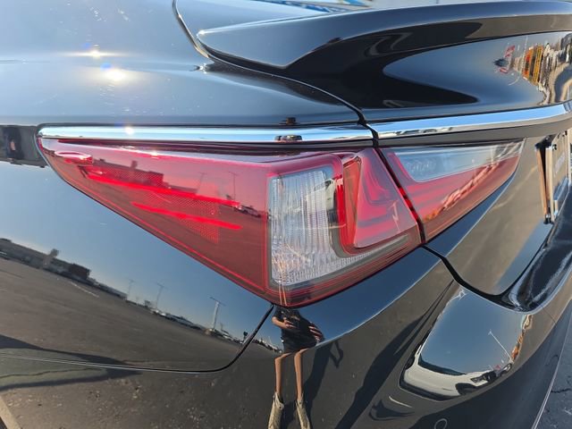 Certified 2025 Lexus ES 300h w/ Premium Package image 34