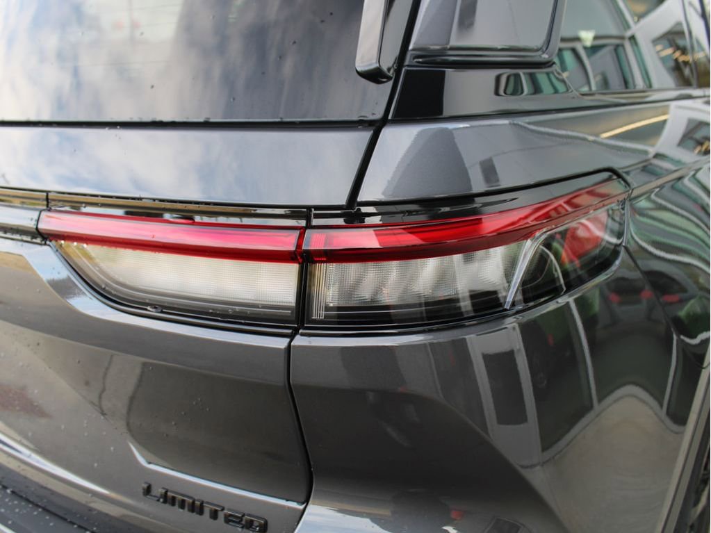 New 2025 Jeep Grand Cherokee Limited w/ Black Appearance Package image 39