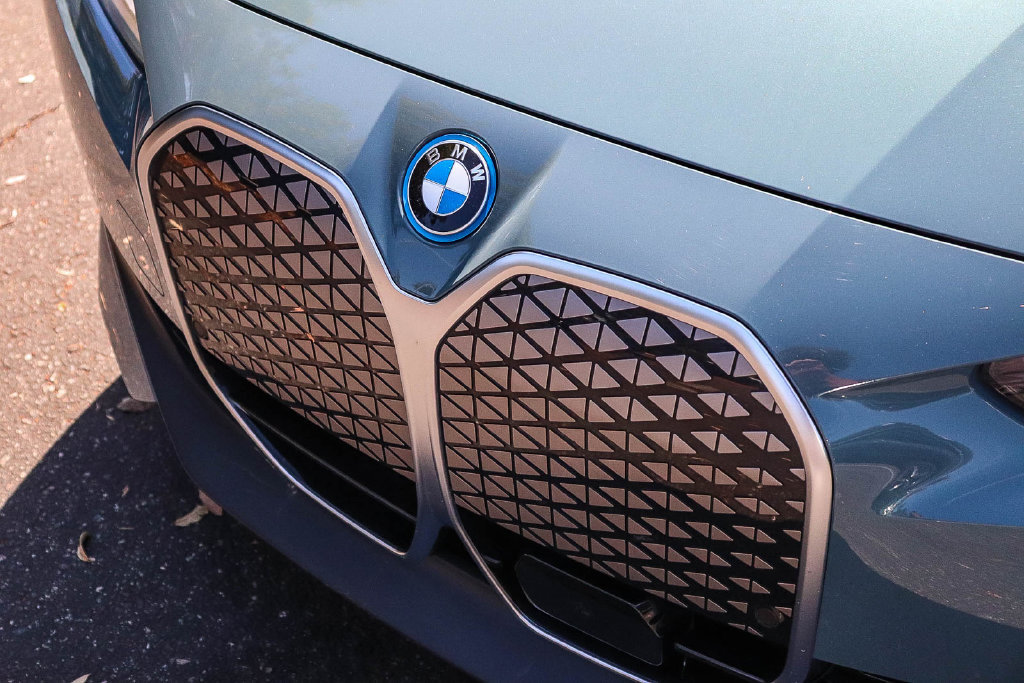 Used 2025 BMW i4 eDrive40 RWD image 11