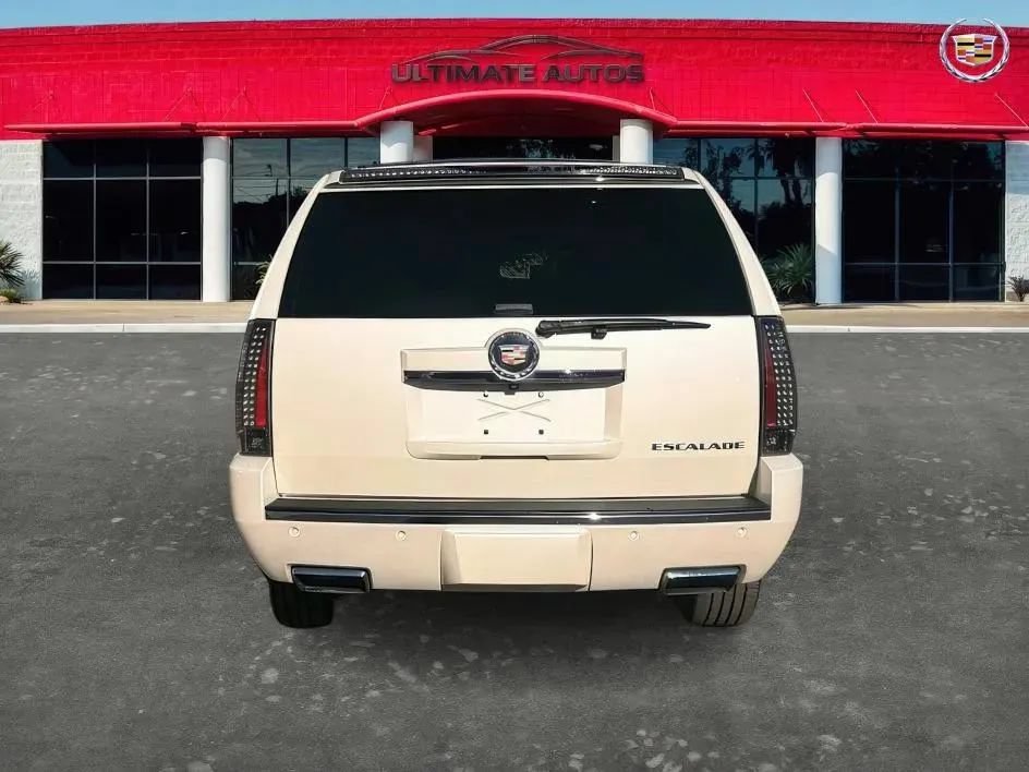 Used 2013 Cadillac Escalade Premium RWD image 8
