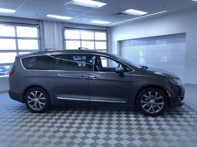 Used 2018 Chrysler Pacifica Limited w/ Tire & Wheel Group FWD image 37