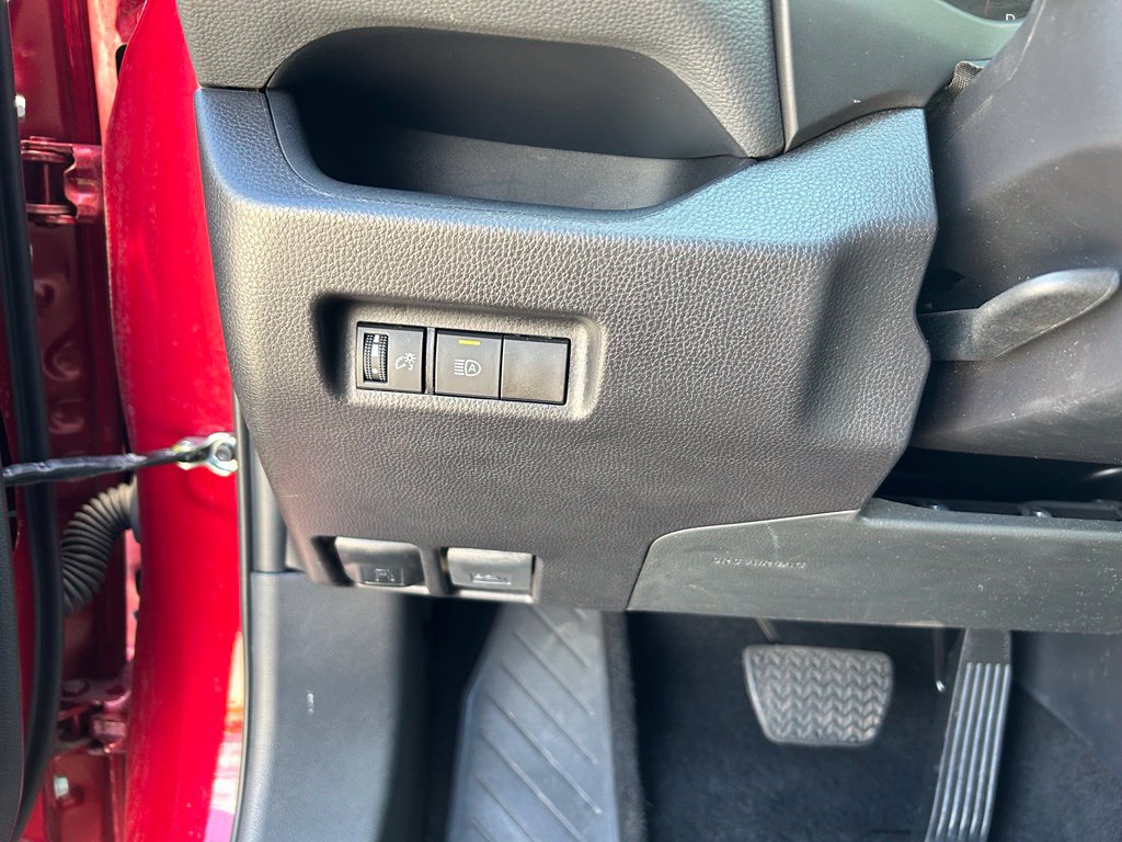 Used 2025 Toyota RAV4 XLE AWD/4WD image 14
