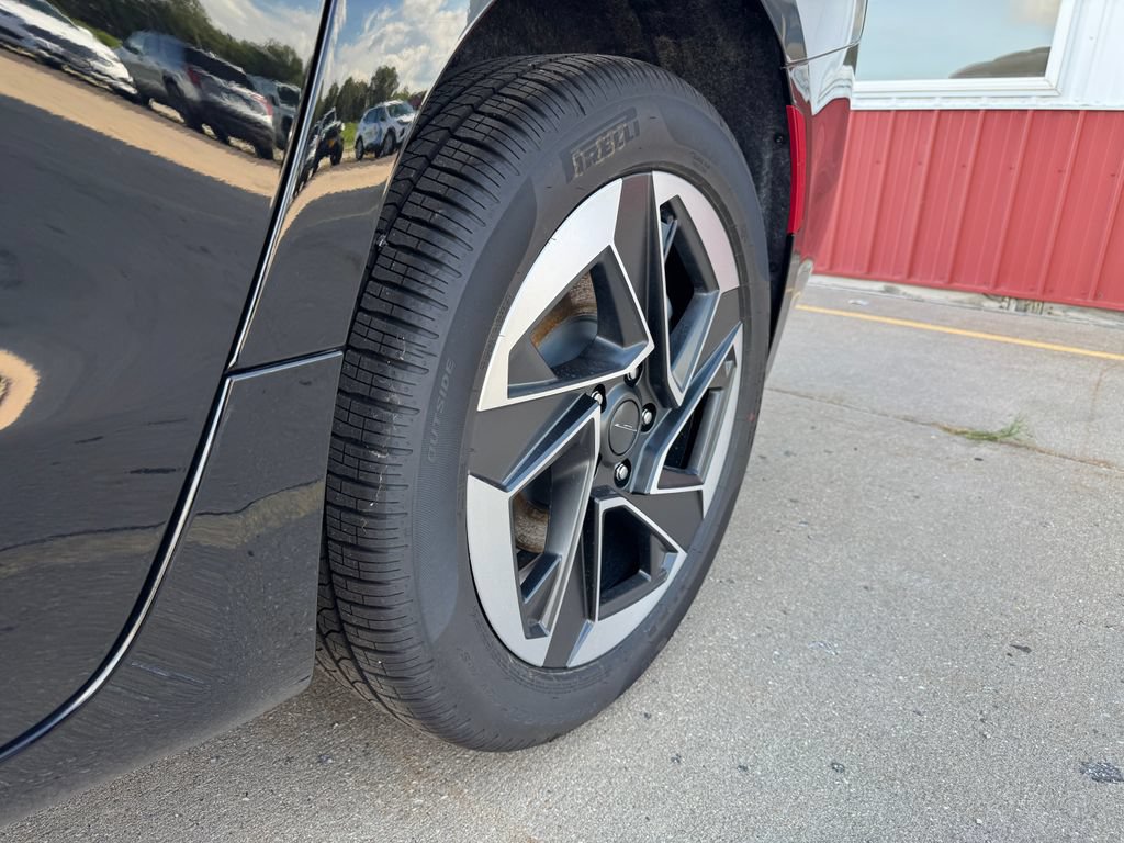 New 2027 Chrysler Pacifica Limited AWD/4WD image 12