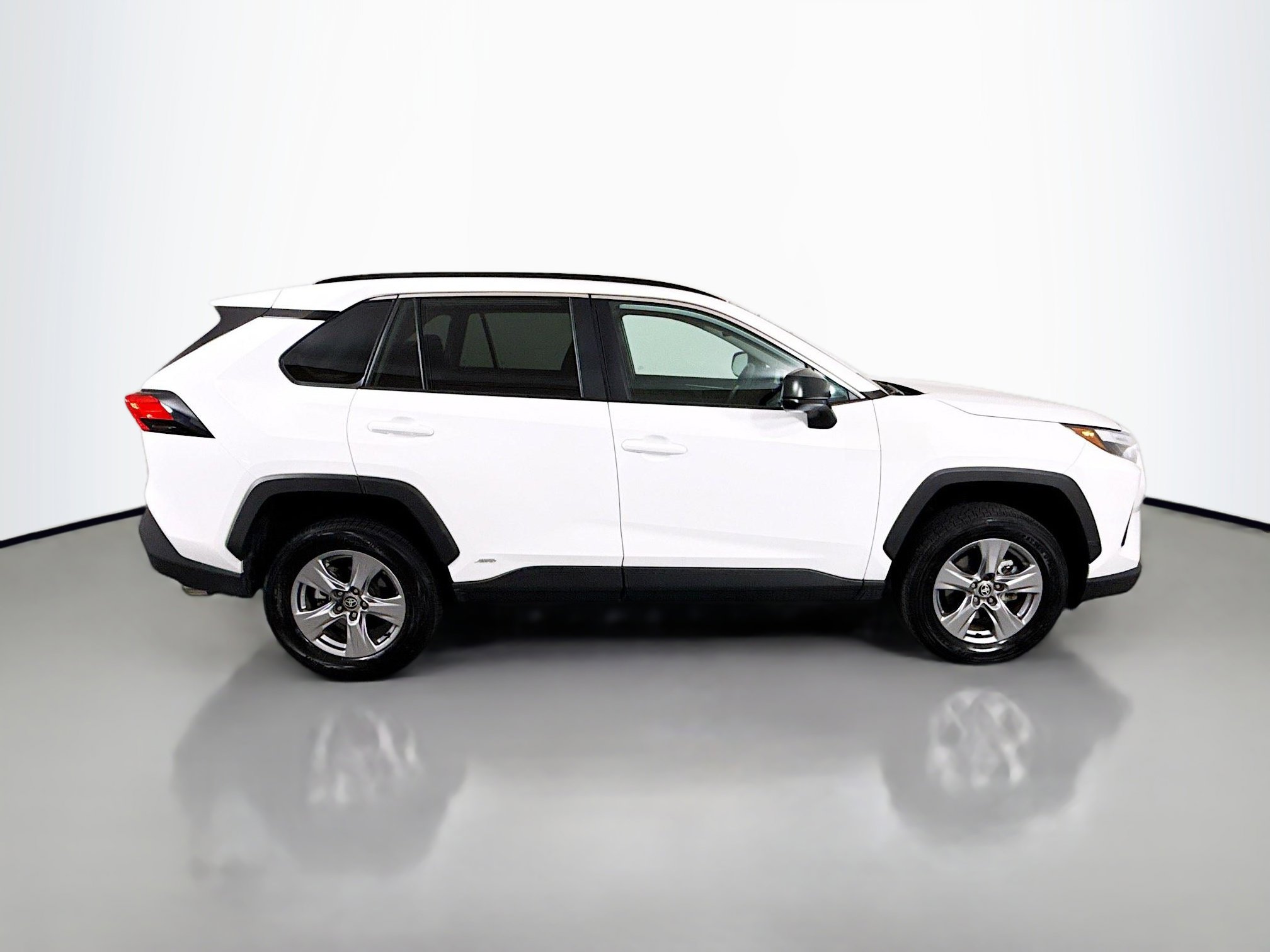 Used 2025 Toyota RAV4 LE AWD/4WD image 8