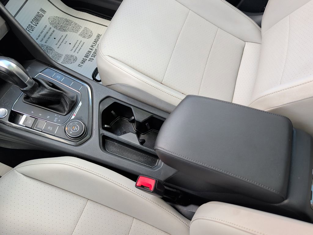 Used 2018 Volkswagen Tiguan SE w/ Panoramic Sunroof Package image 17
