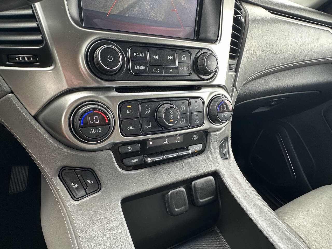 Used 2015 Chevrolet Suburban LT RWD image 13