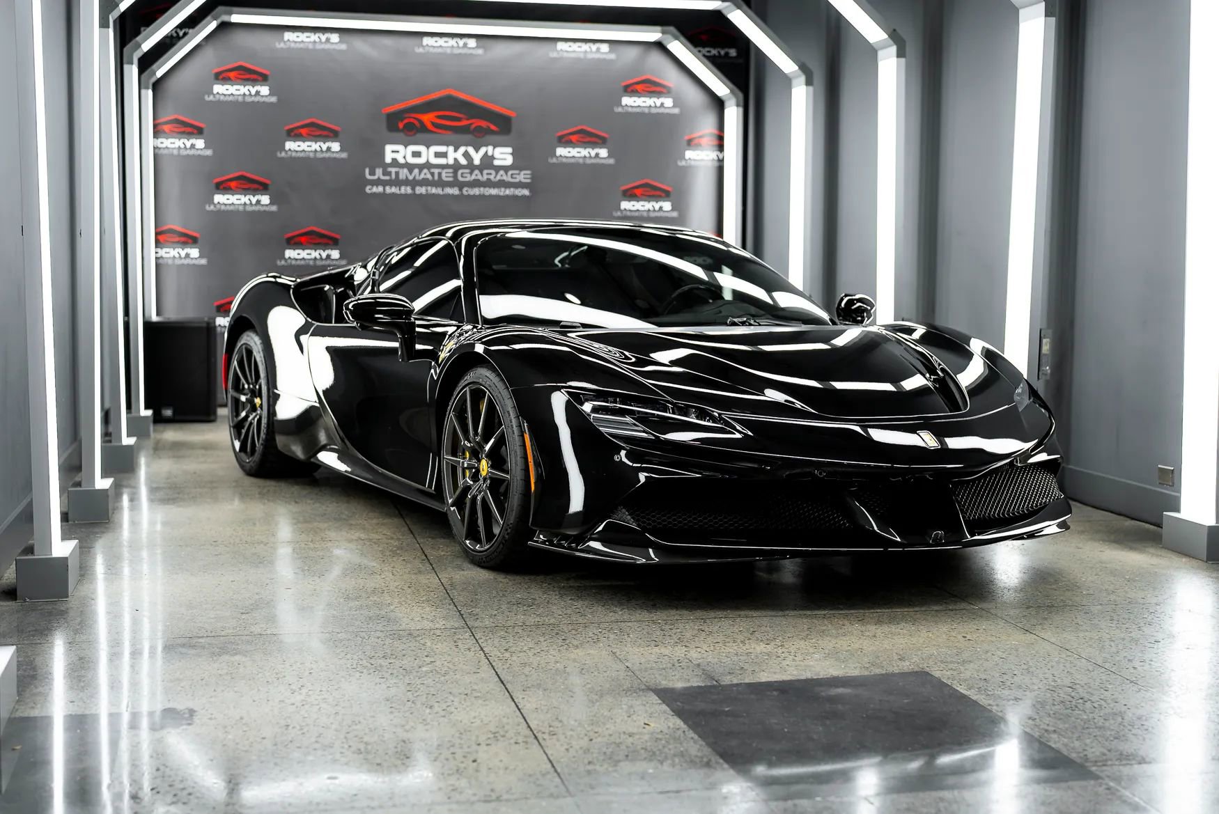 Used 2023 Ferrari SF90 Spider image 48