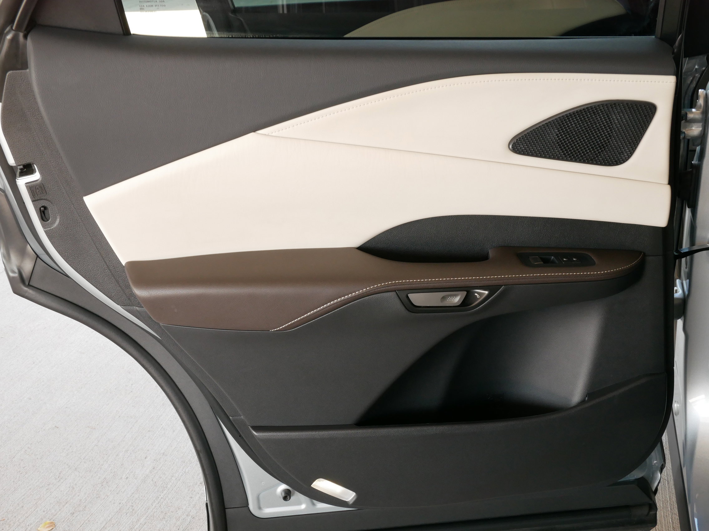 Used 2024 Lexus RX 350h w/ Convenience Package image 24