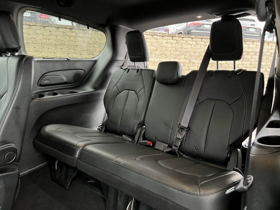 Used 2020 Chrysler Pacifica Touring-L Plus image 7