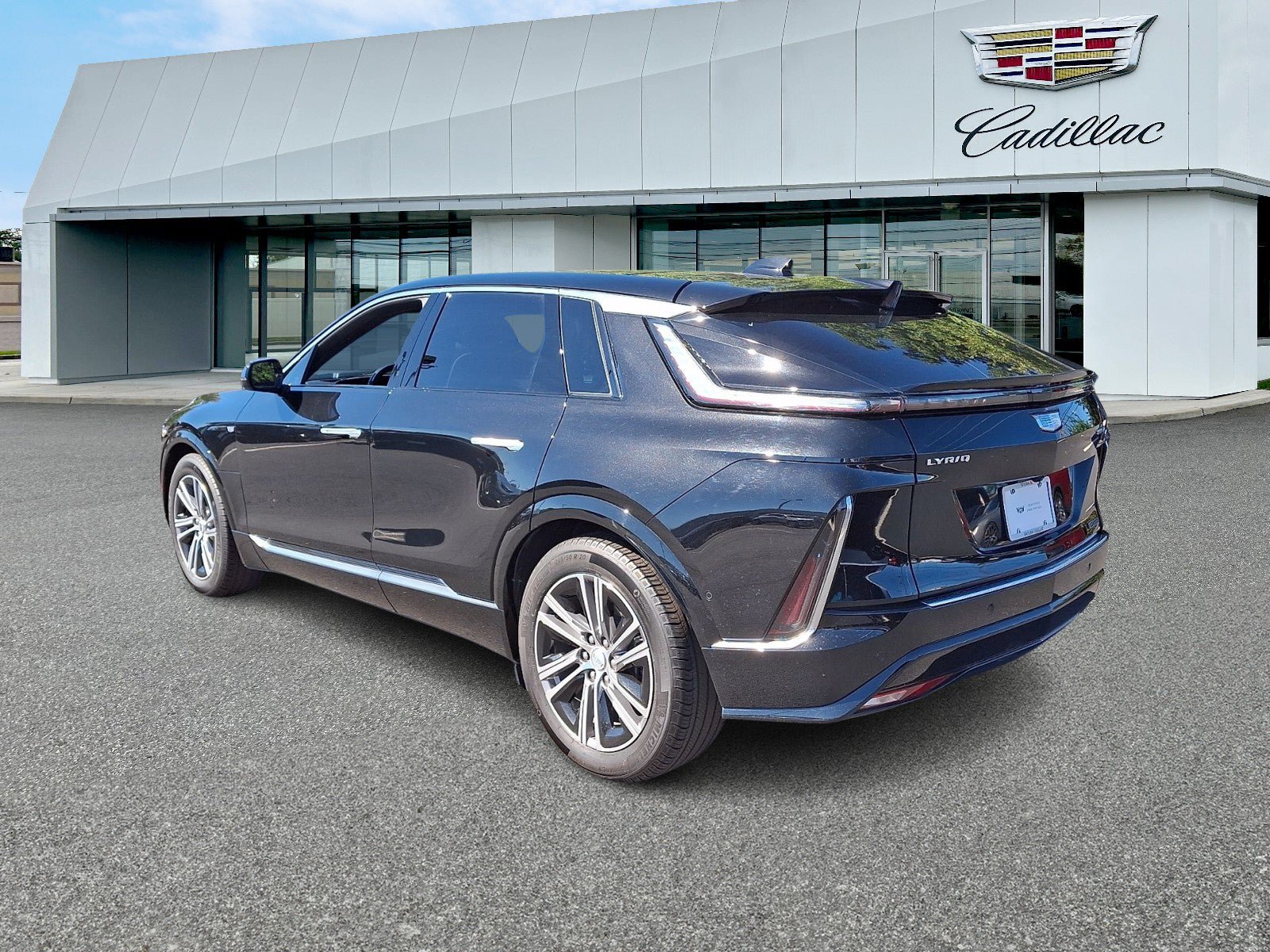 Certified 2024 Cadillac Lyriq Luxury AWD/4WD image 3