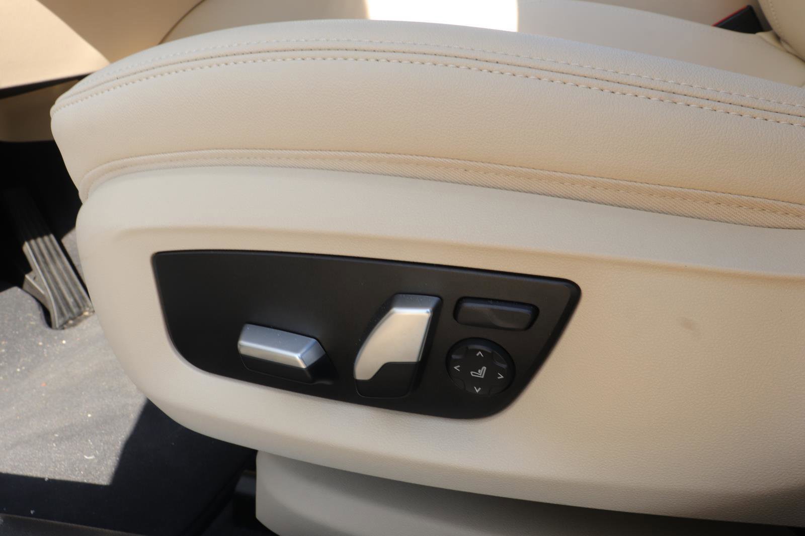 Used 2020 BMW 530i w/ Premium Package image 21