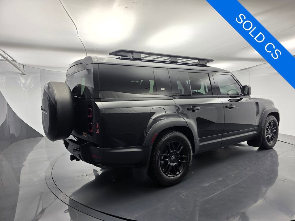Used 2023 Land Rover Defender 130 SE image 4