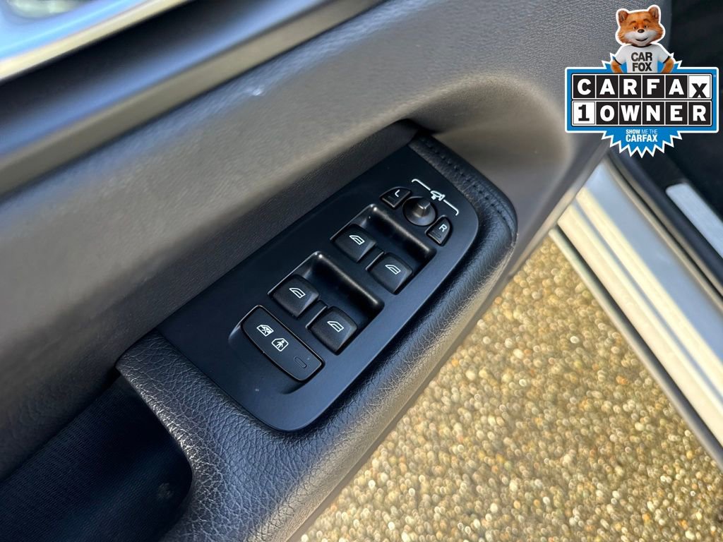 Used 2022 Volvo XC60 B5 Momentum image 13