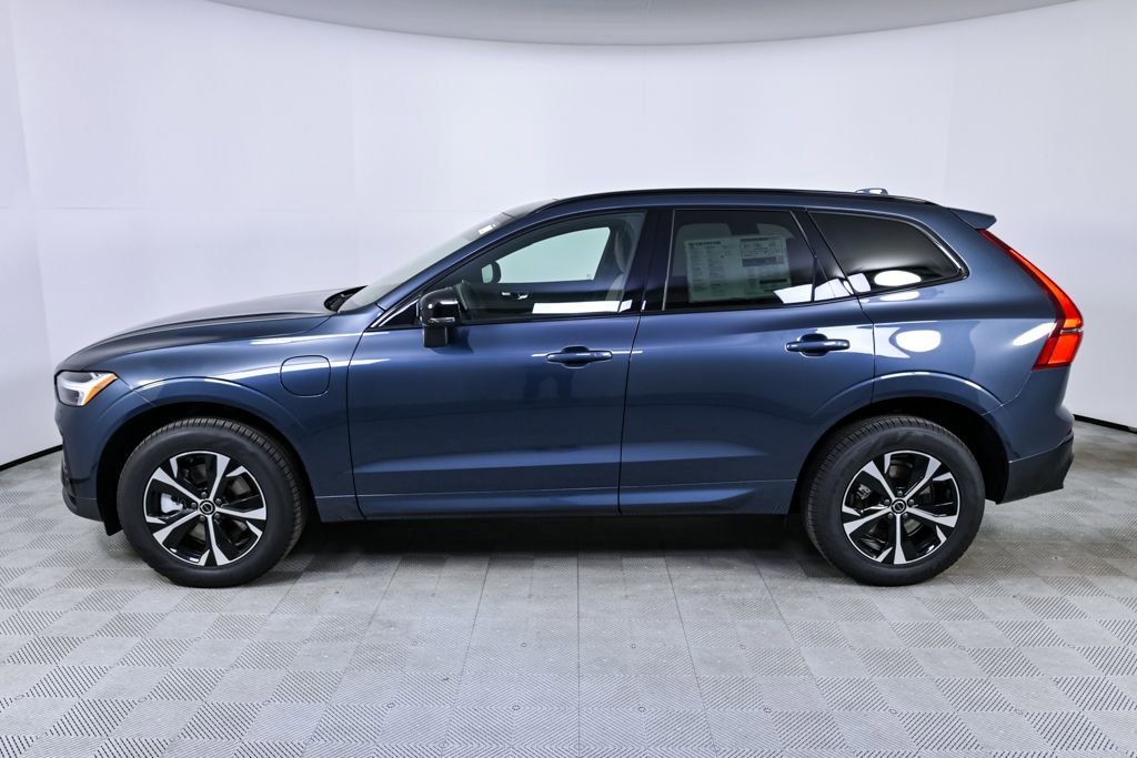New 2026 Volvo XC60 T8 Core w/ Climate Package PRO image 2
