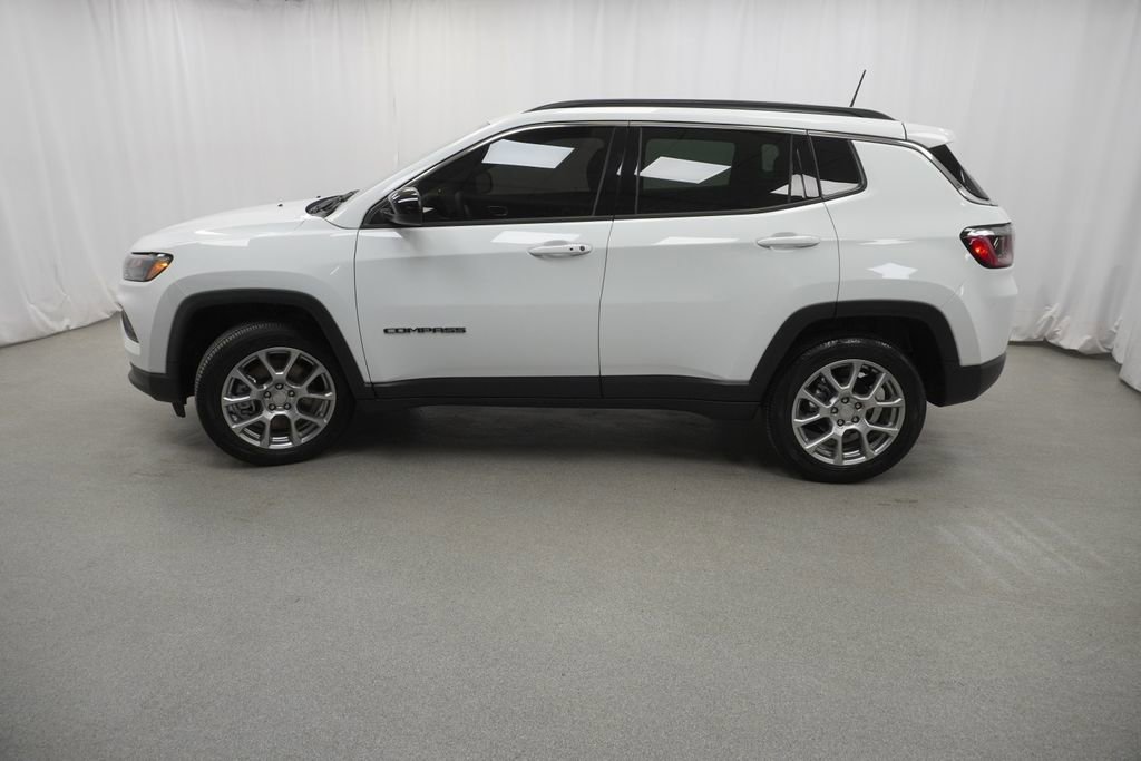 Certified 2024 Jeep Compass Latitude AWD/4WD image 14
