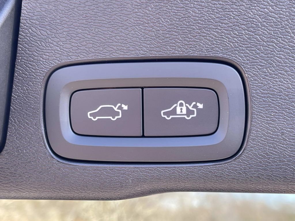 New 2026 Volvo XC60 B5 Plus w/ Climate Package image 13