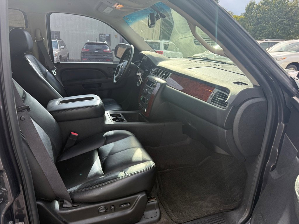 Used 2011 Chevrolet Tahoe LT w/ Luxury Package image 15