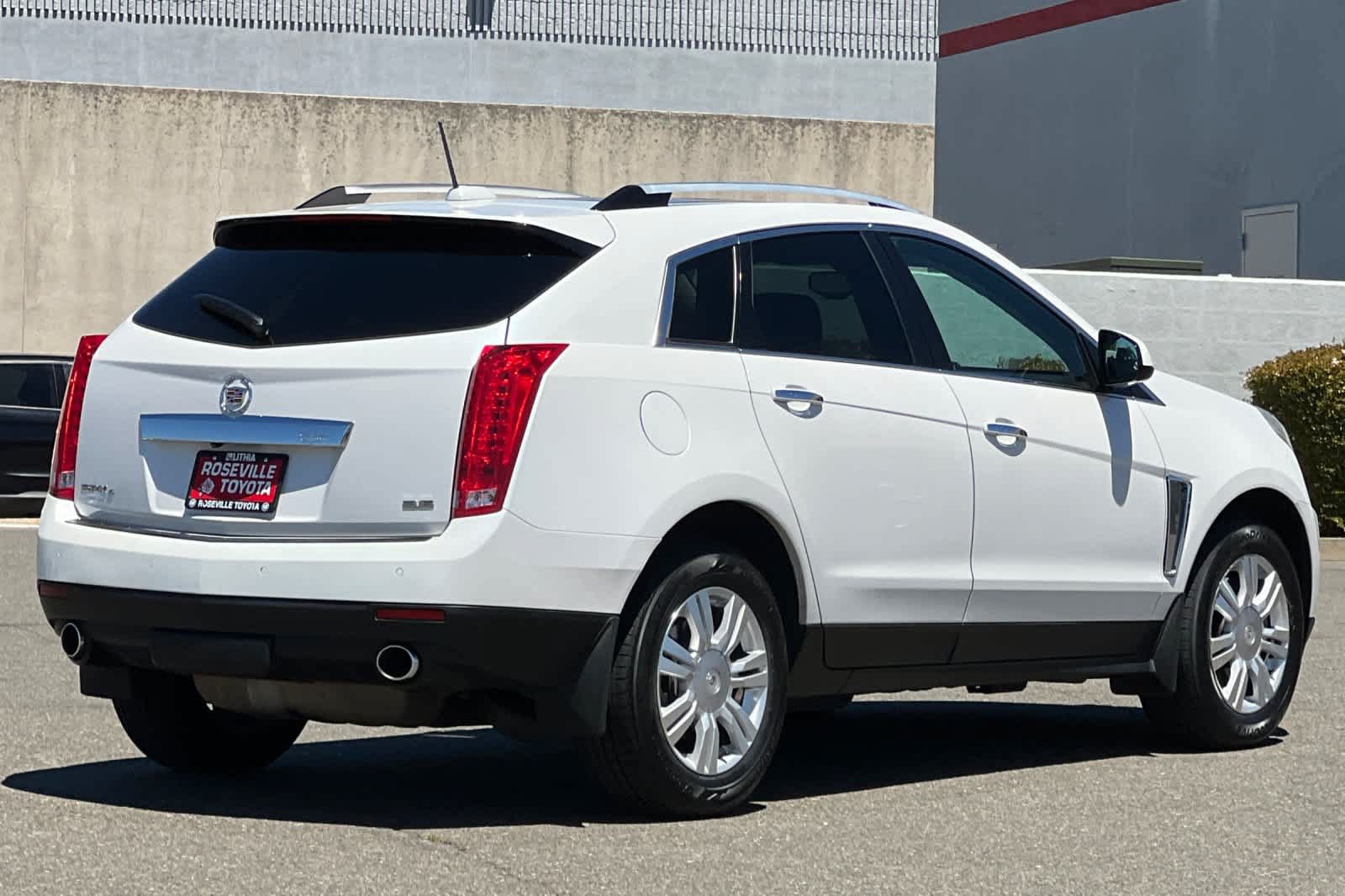 Used 2016 Cadillac SRX Luxury w/ Driver Awareness Package AWD/4WD image 2