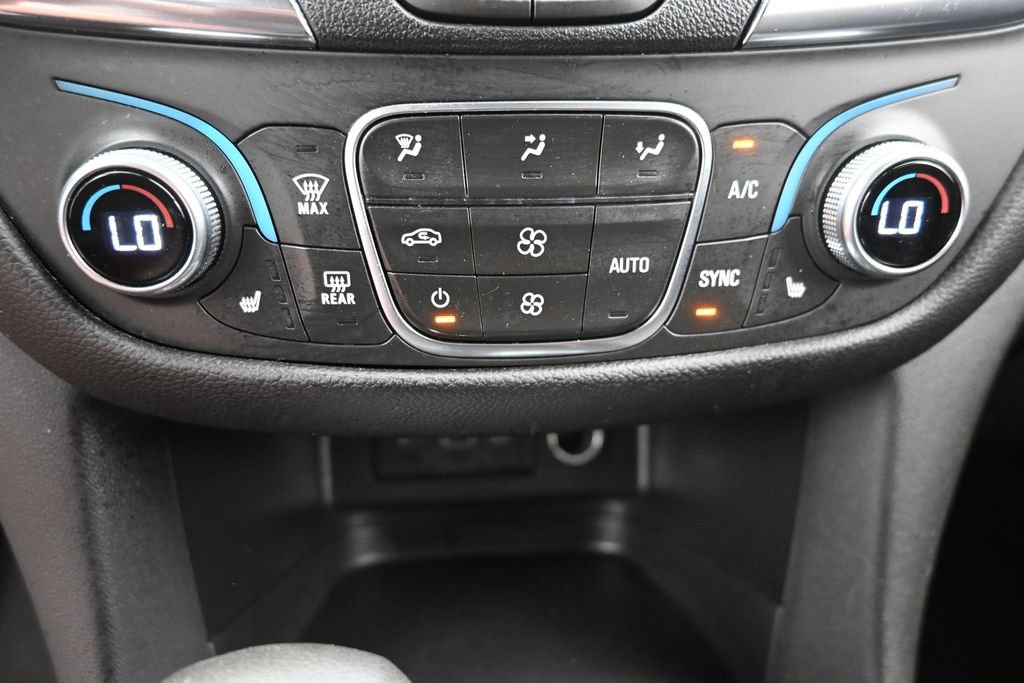 Used 2024 Chevrolet Equinox LT AWD/4WD image 19