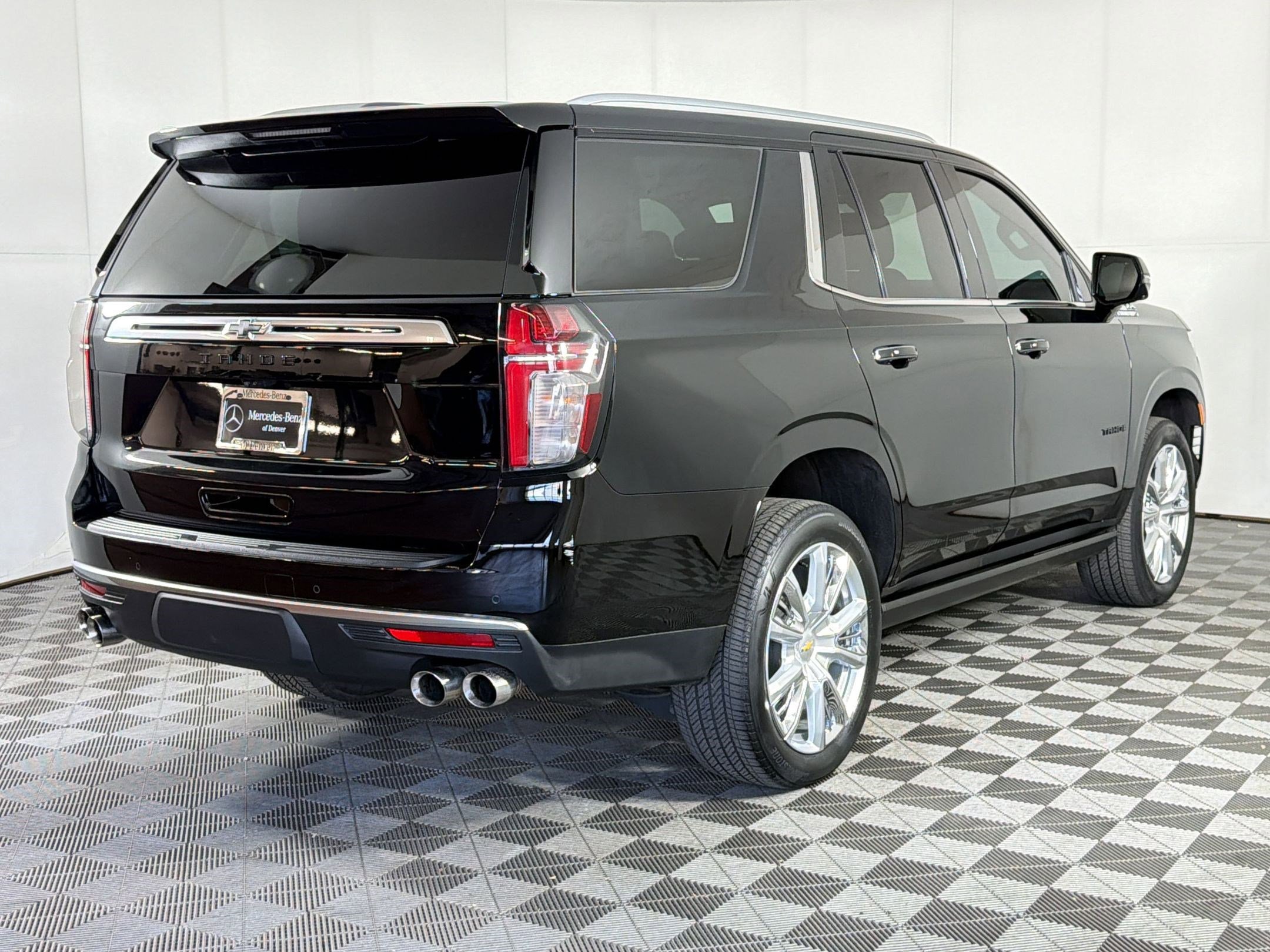 Used 2021 Chevrolet Tahoe High Country w/ Premium Package AWD/4WD image 9
