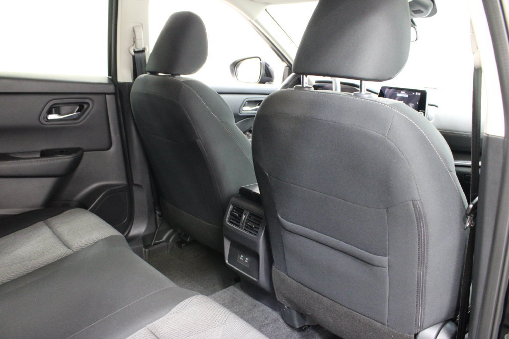 Used 2026 Nissan Rogue SV FWD image 19