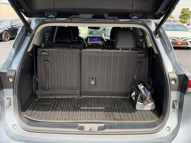 Used 2023 Toyota Highlander Limited AWD/4WD image 11