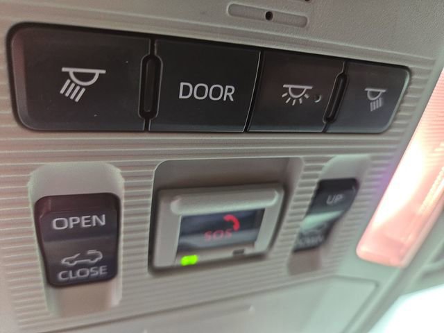 Used 2020 Toyota RAV4 XLE Premium image 29