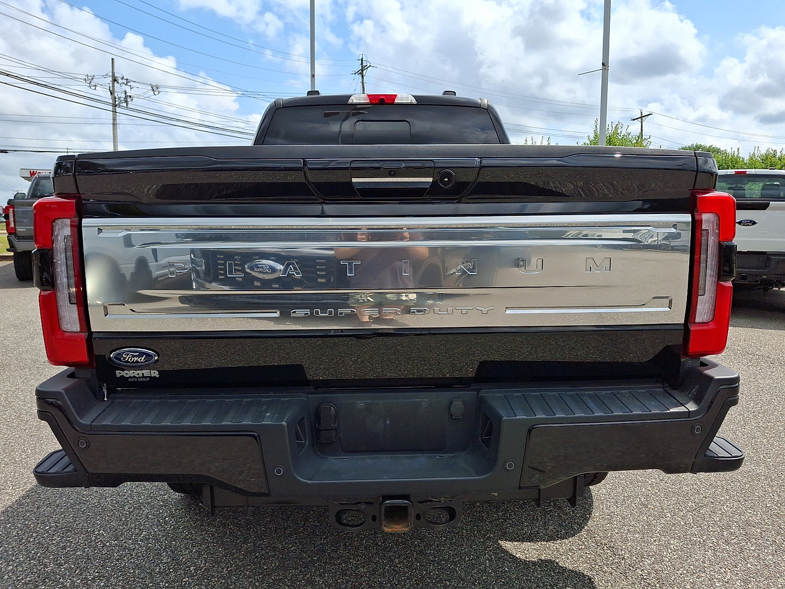 Used 2024 Ford F250 Platinum w/ FX4 Off-Road Package AWD/4WD image 9