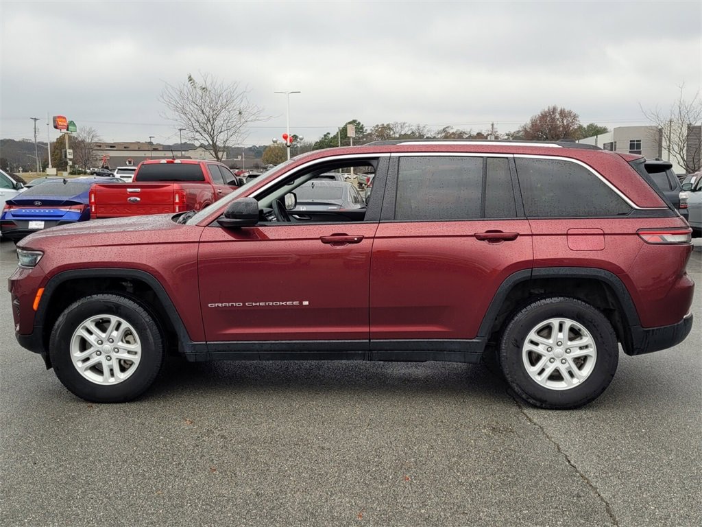 Used 2024 Jeep Grand Cherokee Laredo image 4