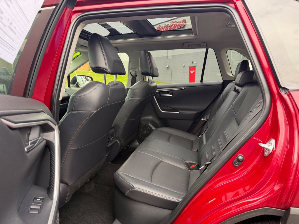 Used 2019 Toyota RAV4 Limited AWD/4WD image 15