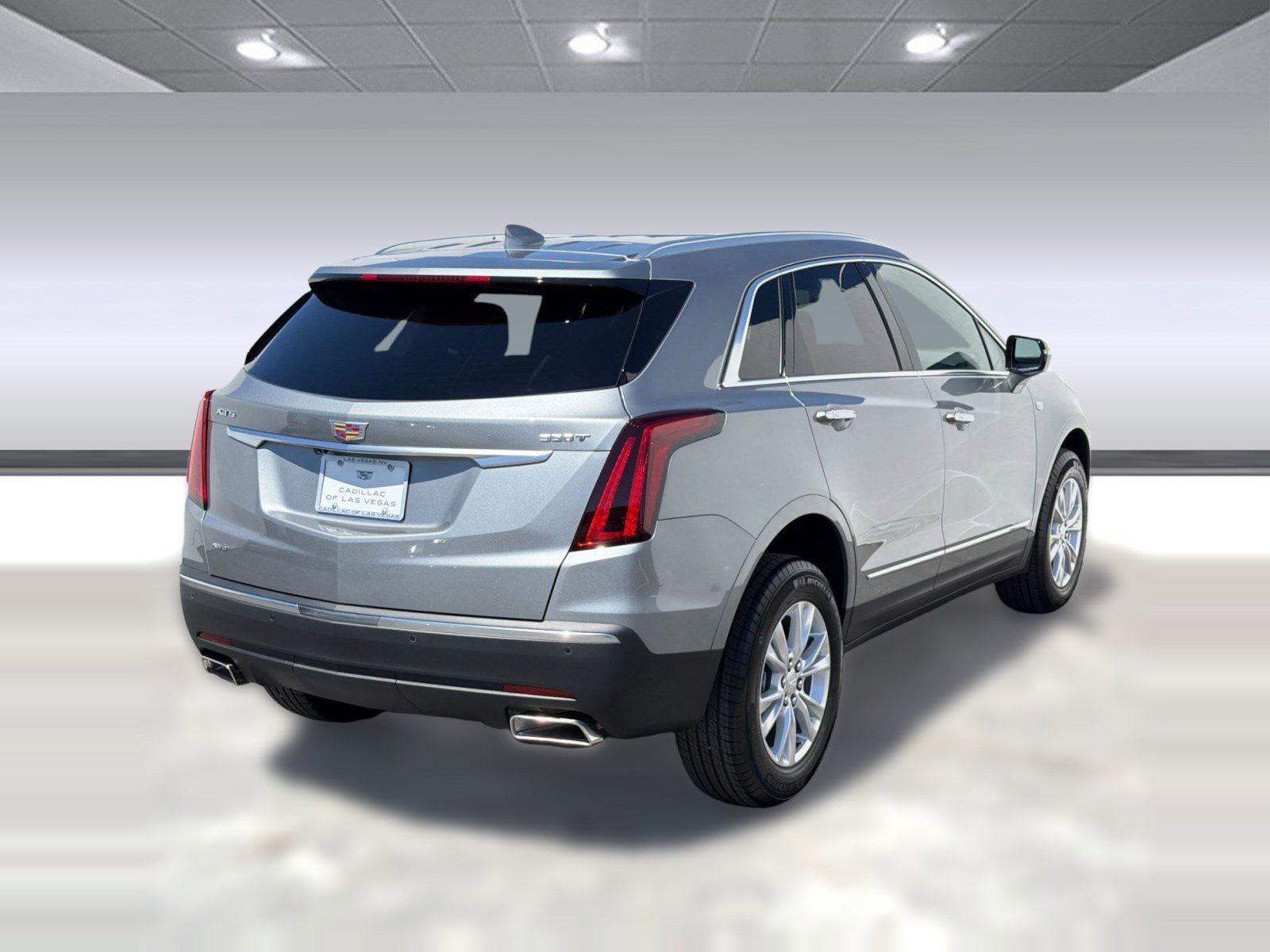 New 2026 Cadillac XT5 Luxury w/ LPO, Floor Liner Package AWD/4WD image 9