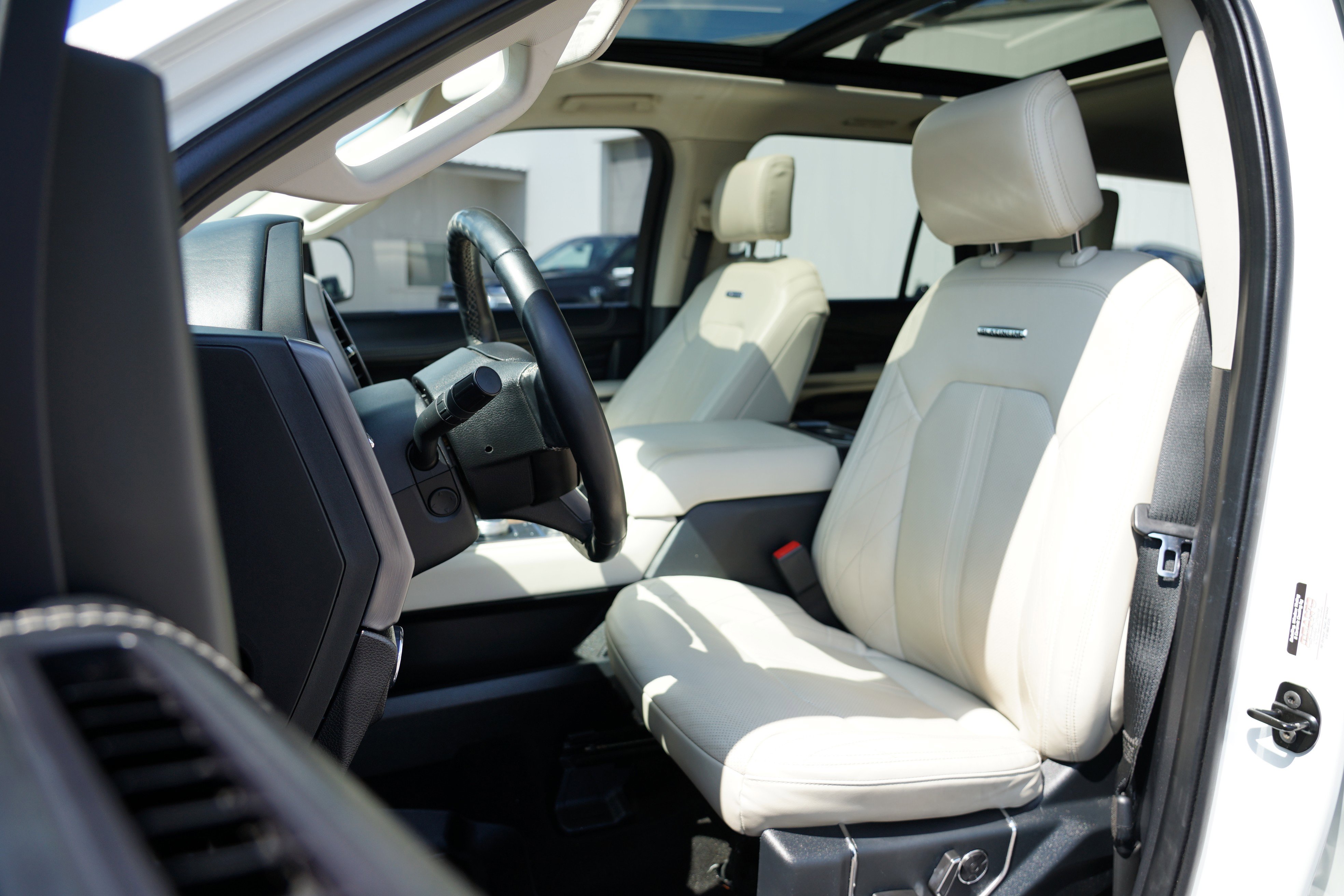 Used 2021 Ford Expedition Platinum image 14