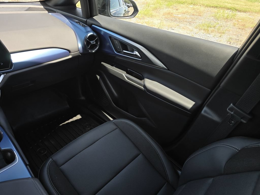 Certified 2025 Chevrolet Equinox EV LT FWD image 22