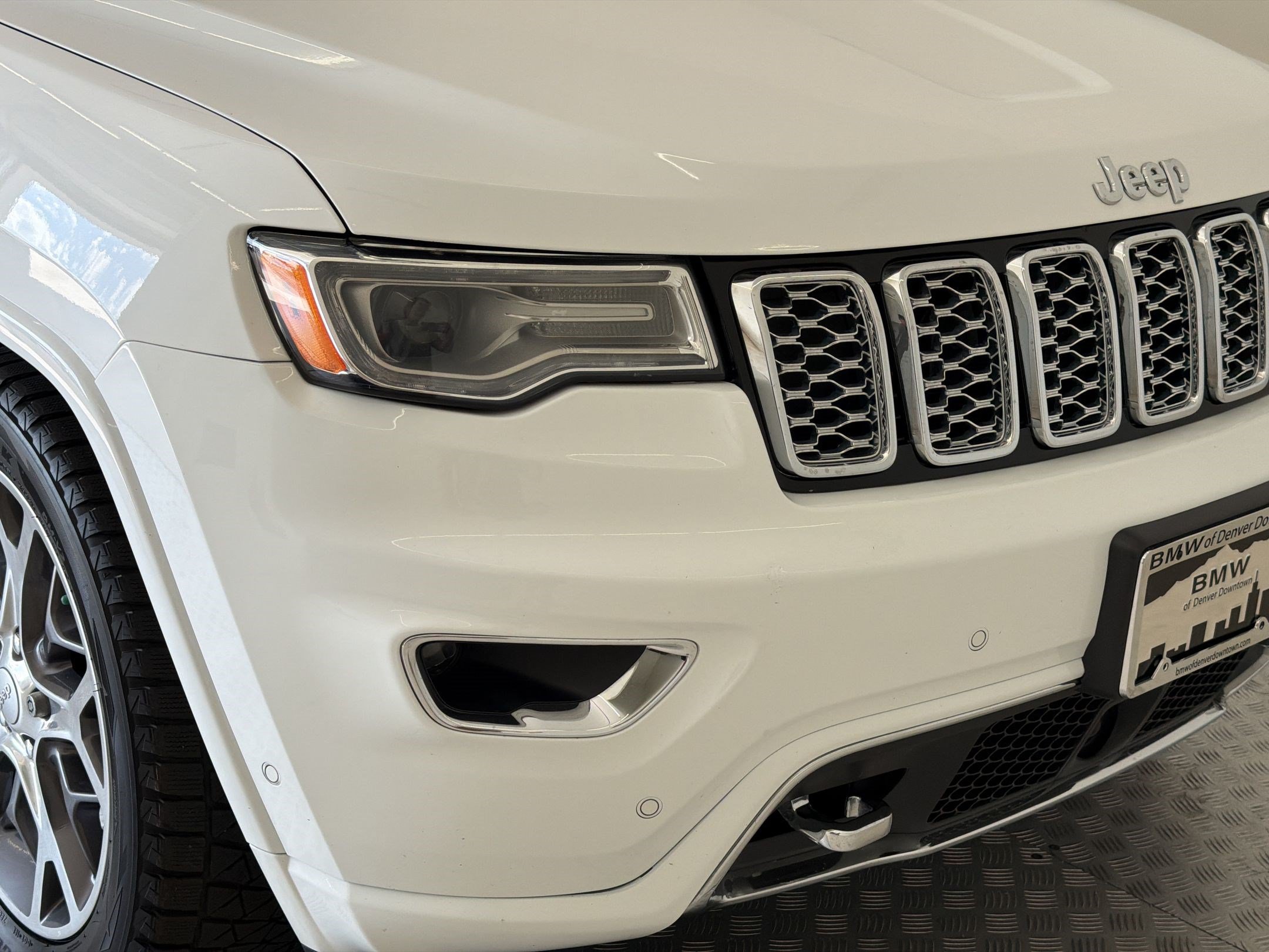 Used 2020 Jeep Grand Cherokee Overland AWD/4WD image 12