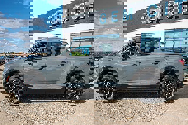 Used 2024 Hyundai Santa Cruz SE image 2