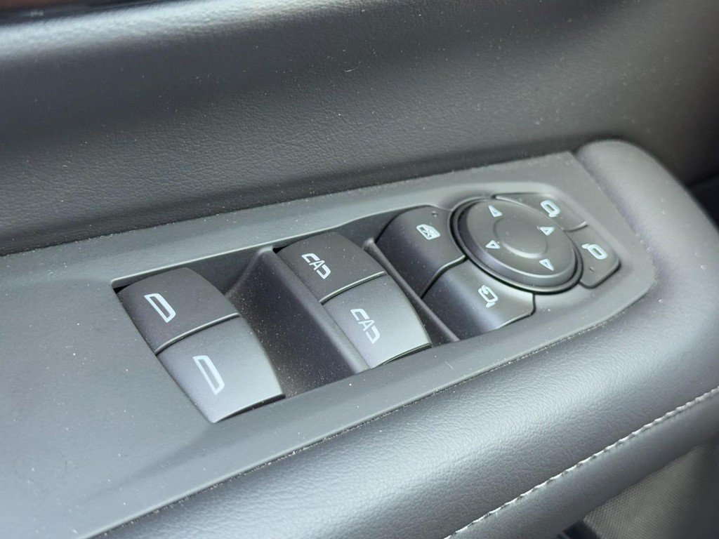 Used 2025 Chevrolet Tahoe Z71 w/ Comfort Package AWD/4WD image 26