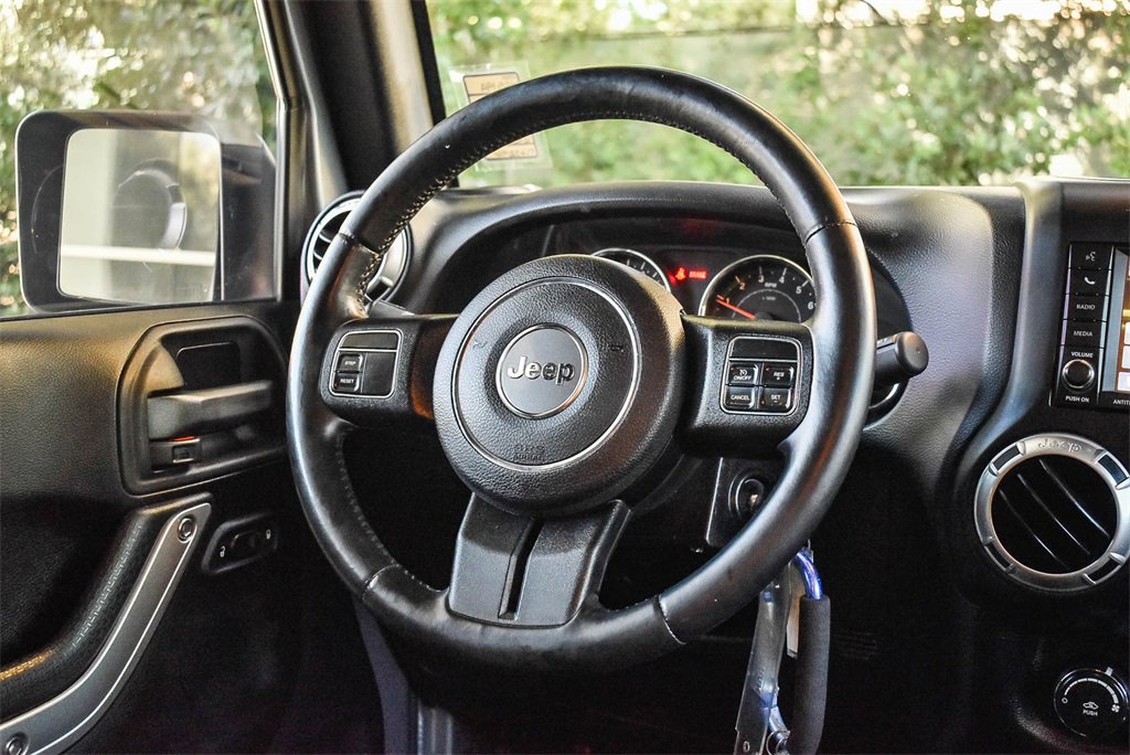 Used 2015 Jeep Wrangler Unlimited Sahara image 15