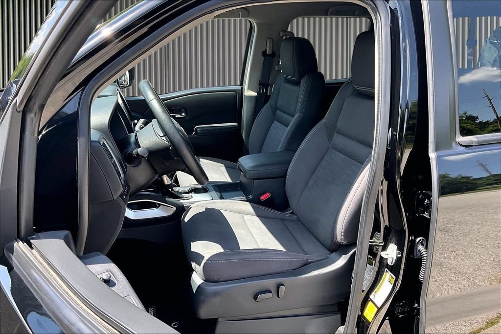 Used 2022 Nissan Frontier SV RWD image 27